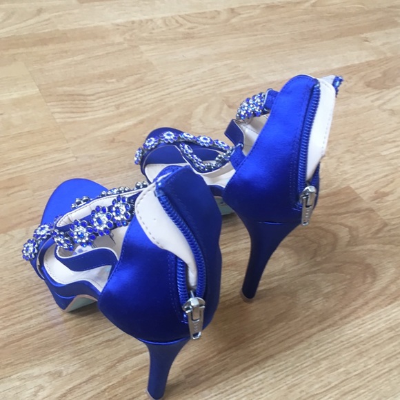 Blue by Betsey Johnson Royal Blue with Flowers 6.5 - Picture 4 of 7